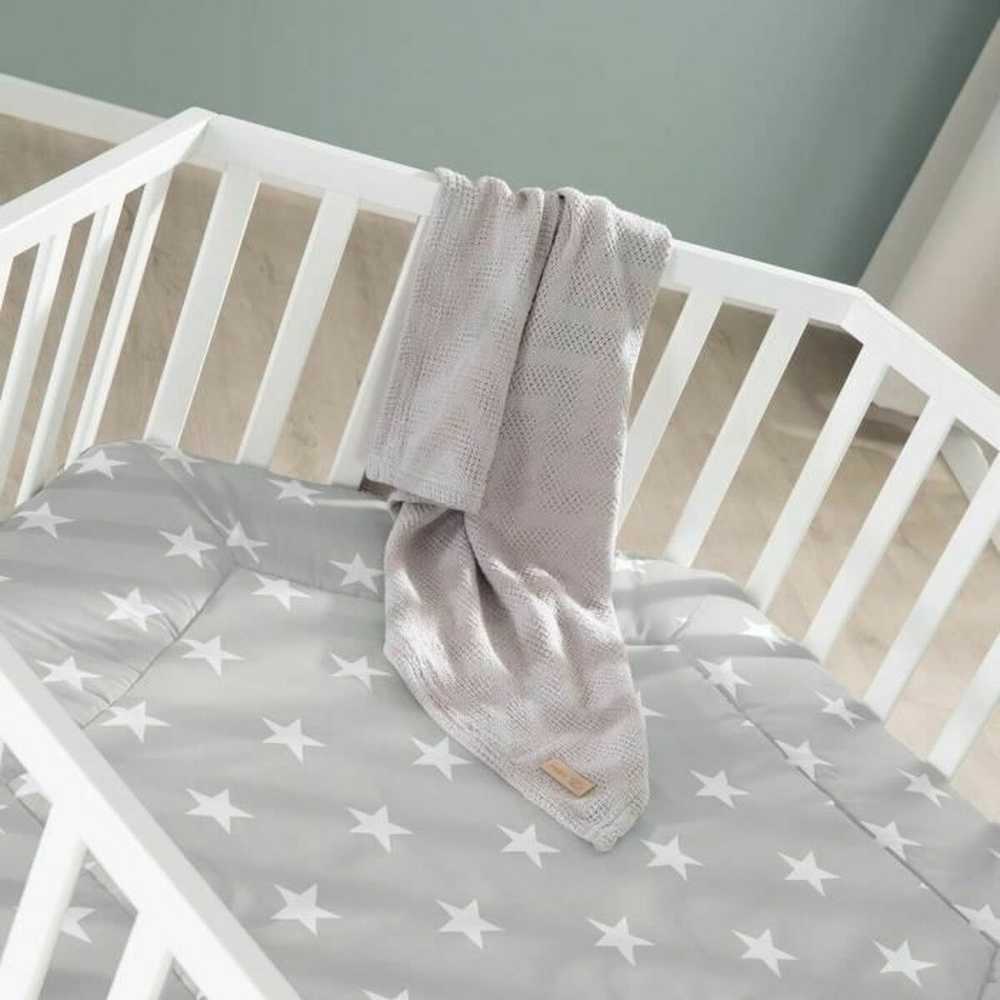 ROBA LITTLE STARS Hegaxonal Baby Playpen - Adjustable Height - Padded Cover - Braked Wheels - Baltas Lacquered Wood - Star Patter