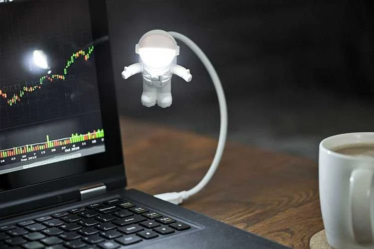 Astronauto USB lemputė (kartoninė dėžutė)
