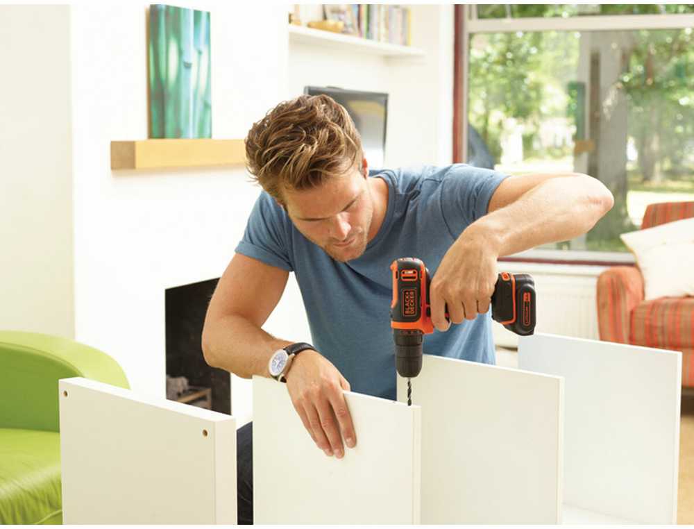 Black & Decker BD suktuvas 10,8V BDCDD12KB 2x1,5Ah WALIZKA