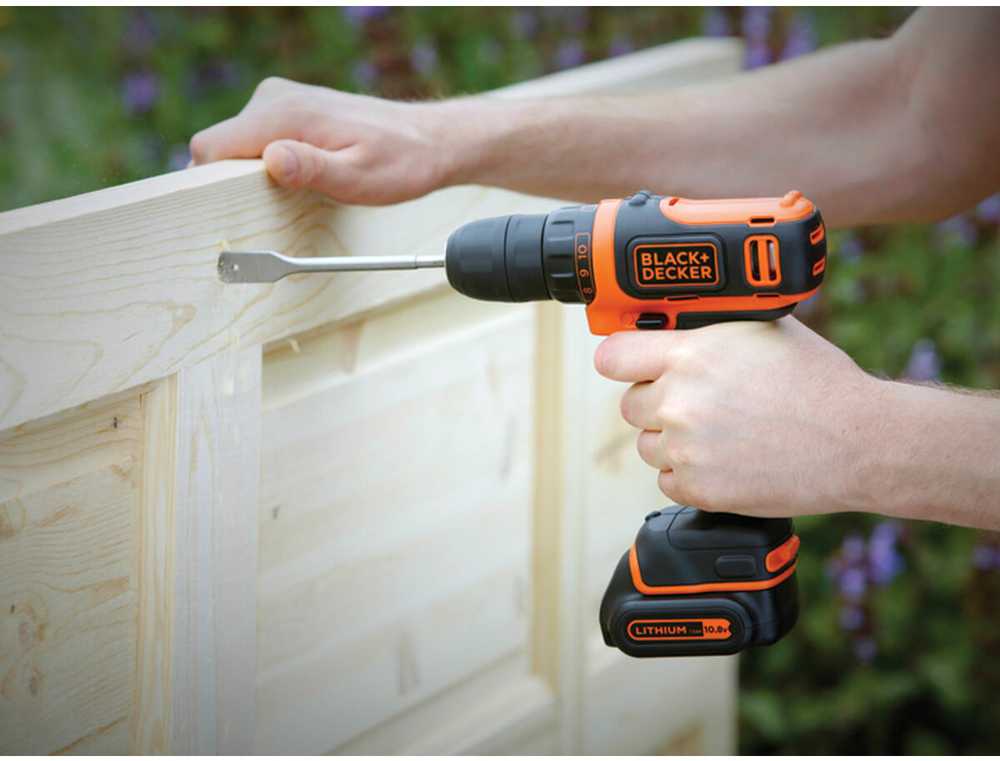 Black & Decker BD suktuvas 10,8V BDCDD12KB 2x1,5Ah WALIZKA