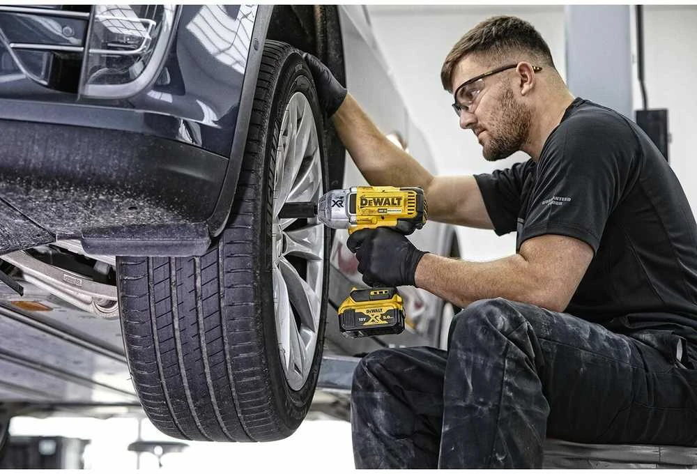 Smūginis veržliasukis DEWALT DCF899N-XJ 18 V 950 Nm be akumuliatoriaus ir kroviklio