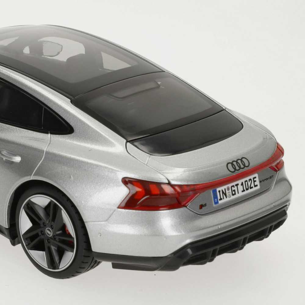 *BBURAGO metal, 1:18, Audi RS e-Tron GT, sidabrinis