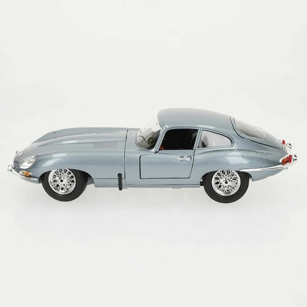 Automobilis Bburago GT-Jaguar "E" Coupe (1961) 1:18