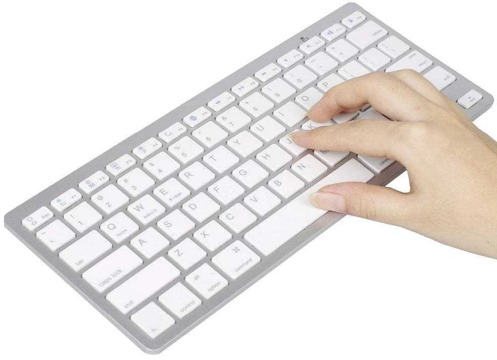 Pelė Belaidė klaviatūra – plona „Bluetooth“ klaviatūra, skirta asmeniniams kompiuteriams, „Mac“ ir „iPad“