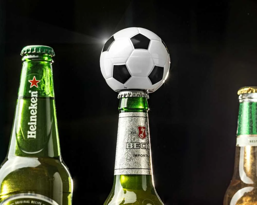 Butelių atidarytuvas su šaldytuvo magnetu „Futbolo kamuolys“