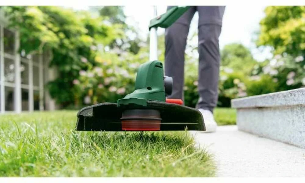 Akumuliatorinė žoliapjovė Bosch UniversalGrassCut 18V-260