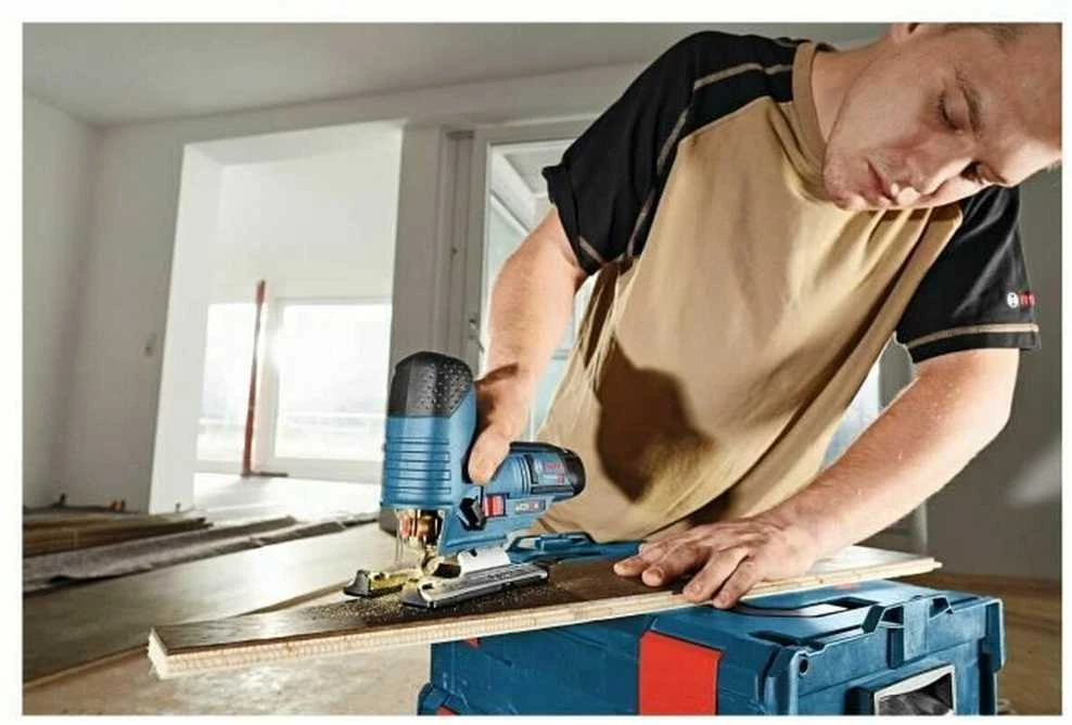 Bosch Akumuliatorinis siaurapjūklis GST 12V-70, be akumuliatoriaus ir kroviklio