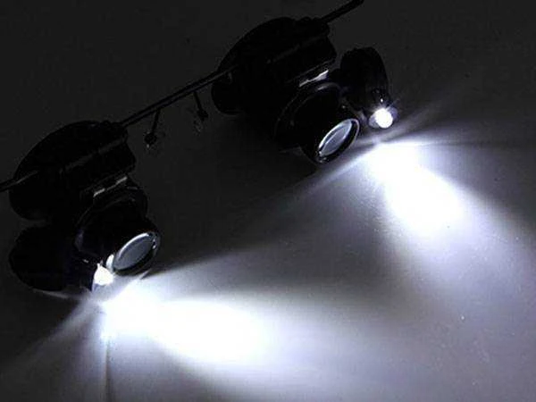 Didinamasis laikrodininko stiklas su LED apšvietimu 20x 15 mm