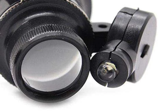 Didinamasis laikrodininko stiklas su LED apšvietimu 20x 15 mm