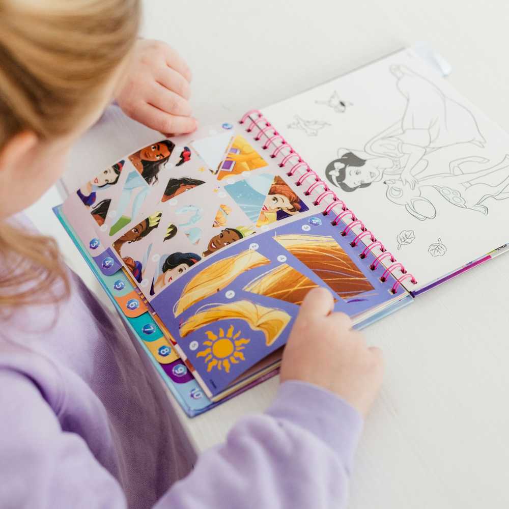 Disney Princess Pabarstukų vakarėlio istorijos dėlionės lipdukų ir spalvinimo rinkinys