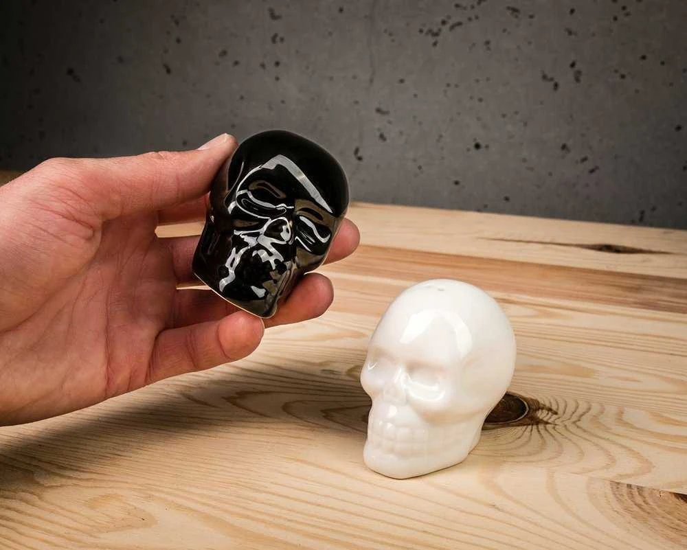 Druskos ir pipirų purtyklės SKULLS