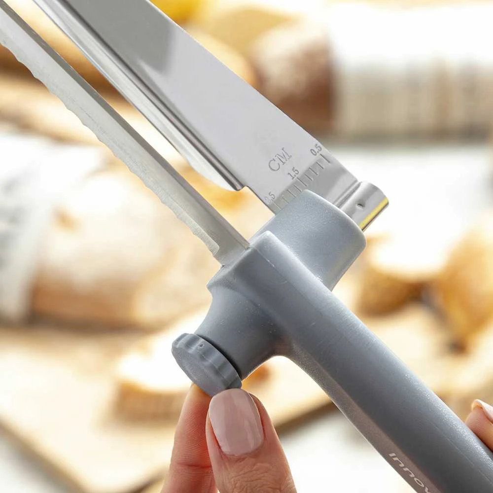 „InnovaGoods“ duonos peilis su „InnovaGoods Kutway“ reguliuojamu pjaustymo vadovu