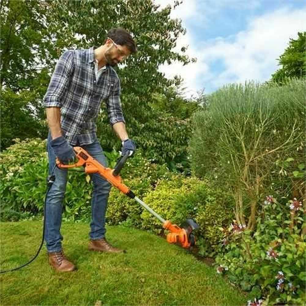 Black & Decker Juodas & Decker elektrinė žoliapjovė 450 W, 25 cm pjovimo plotis, teleskopinis kotas, BESTA525-QS