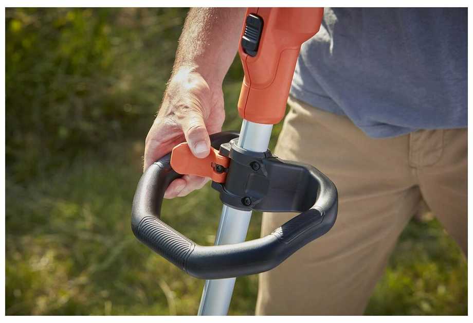 Black & Decker Juodas & Decker Juoda+33 cm belaidė 33 cm pjaustytuvas Decker BCST636L1 -QW 36V 2,5 Ah PowerCommand Pivotant 180 - Teleskopinis vamzdis - 2 rankenos