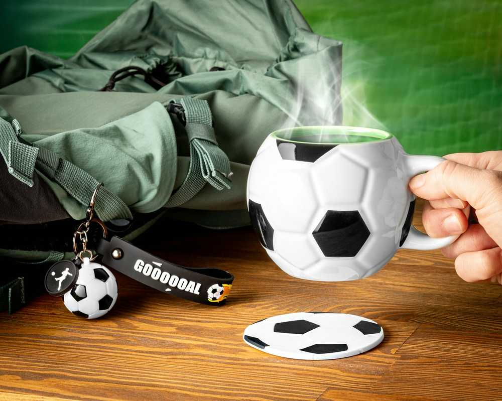 Futbolo rinkinys - puodelis, padėkliukas ir raktų pakabukas