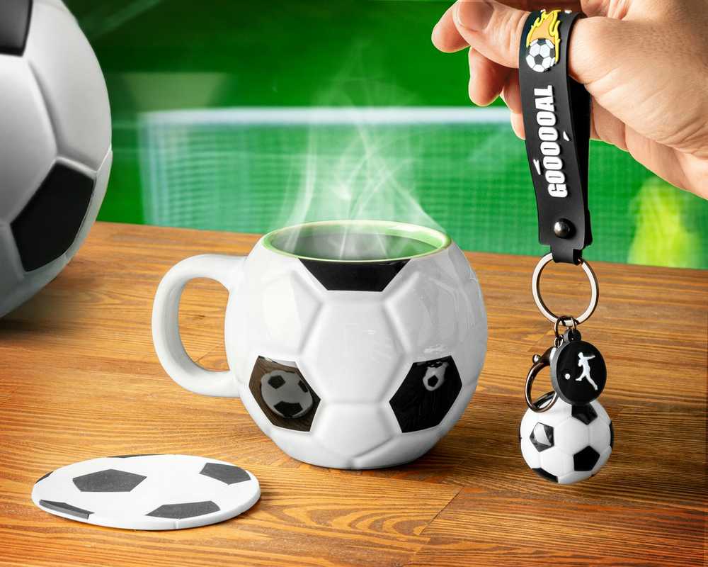 Futbolo rinkinys - puodelis, padėkliukas ir raktų pakabukas