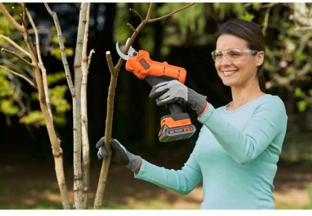Juodas & Decker Akku-Gartenschere 18V/2.0Ah BCPP18D1 Power shear