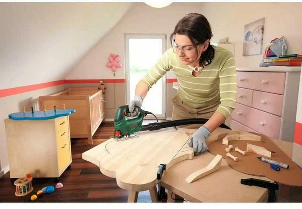 Bosch belaidis siaurapjūklis - PST 700 E (tiekiamas plastikinėje dėžutėje su 1 pjūkleliu T 144 D)