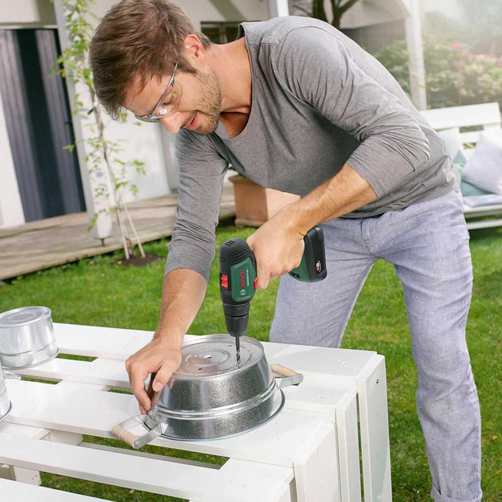 Bosch Universal Drill 18V (1x1,5 akumuliatorius) Akumuliatorinis dviejų greičių gręžtuvas - suktuvas