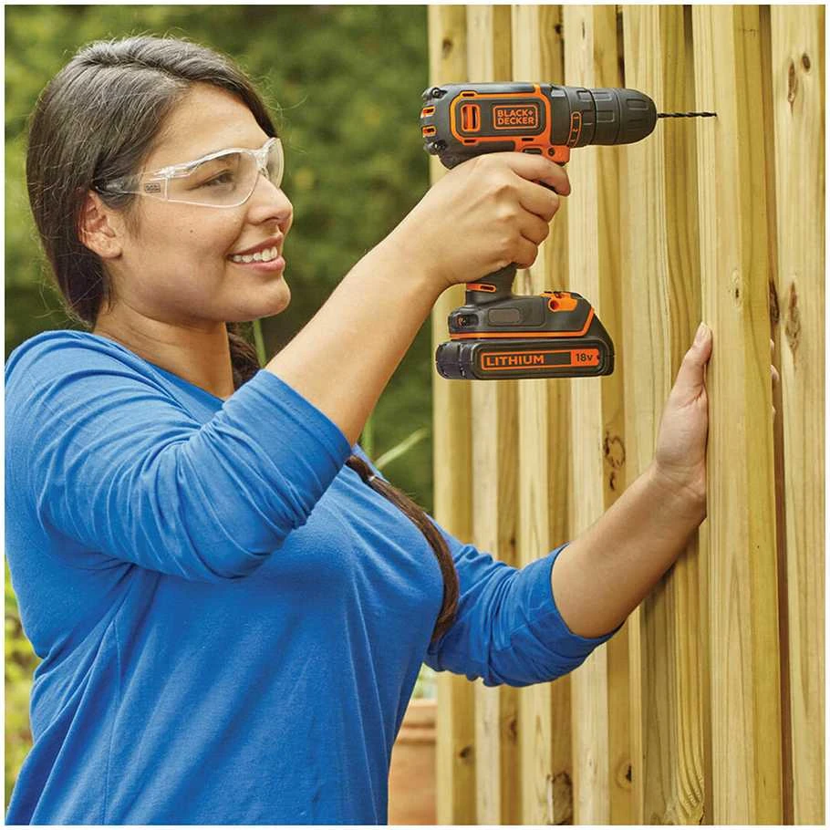 Black & Decker Juodas & Decker Smūginis suktuvas-gręžtuvas Juodas & Decker BDCDC18K-QW; 18 V; 1x1,5 Ah akum.