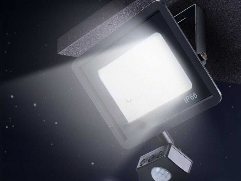 Halogeninis LED prožektorius 50 W, 6000 K, su prieblandos ir aušros jutikliu, IP66