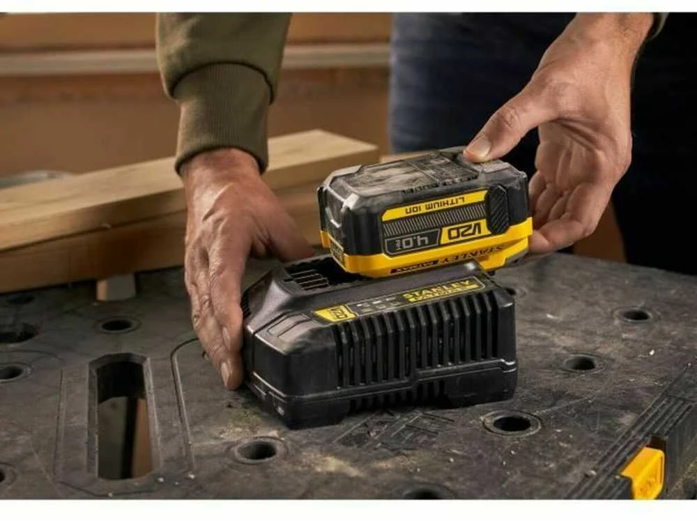 Stanley Fatmax V20 akumuliatoriaus 18V 4,0Ah ir kroviklio rinkinys SFMCB14M1