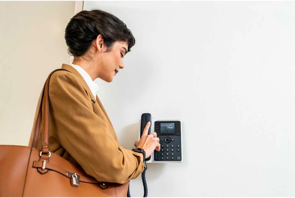 Hewlett Packard (HP) HP Poly Edge E100 IP telefonas su PoE