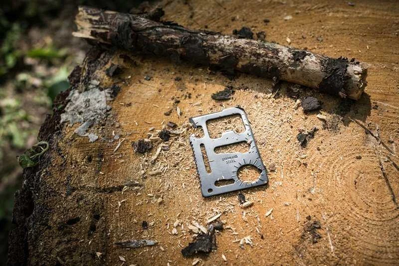 Upominkarnia Dovanų parduotuvės Juodas išgyvenimo kortelė