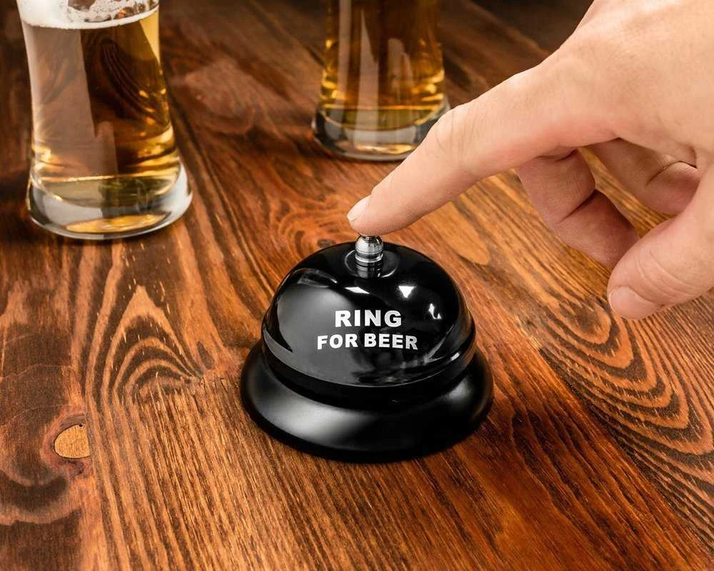 Viešbučio skambutis "Ring for beer"