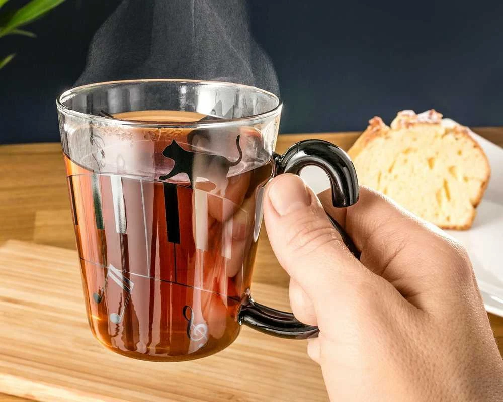 Katės stiklas su uodegos rankena