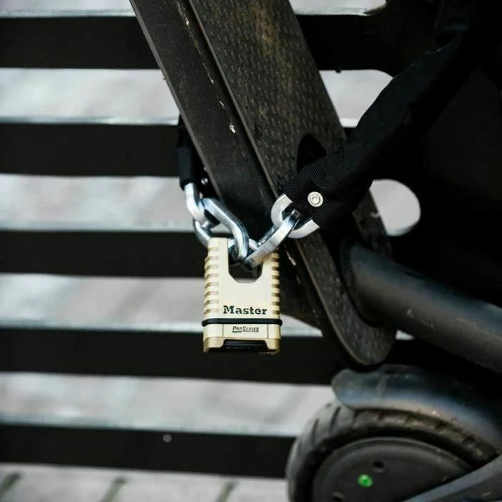 „Master Lock Excell“ pakabinama spyna su apvadu M1177EURDCC