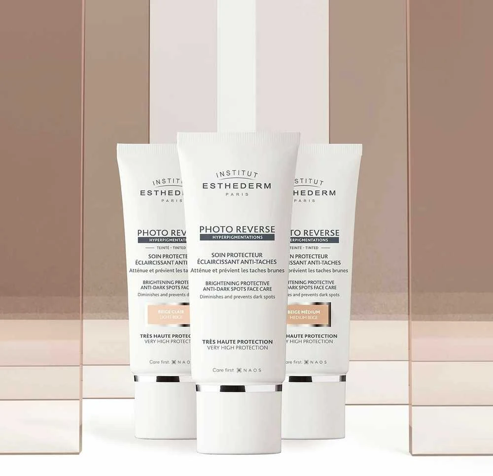 Institut Esthederm Institut Estherderm Photo Reverse rusvai gelsvas Medium apsauginis kremas nuo tamsių dėmių didelė apsauga nuo saulės 50ml