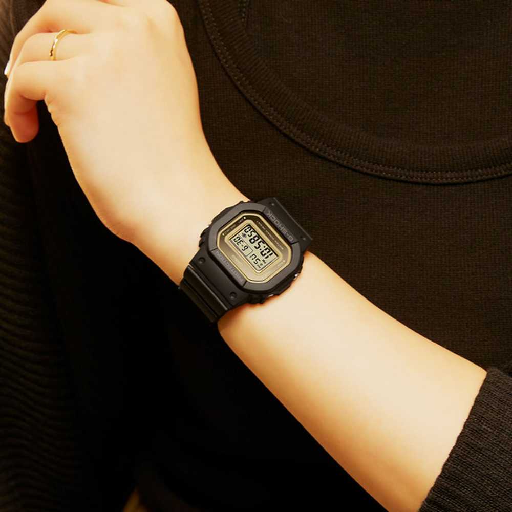 Laikrodis „Casio G-shock“ originalios metalinės akcentinės spalvos GMD-S5600-1ER