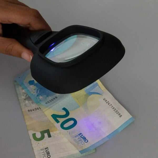 Padidinamasis stiklas su LED šviesa ir ultravioletiniais spinduliais Magiolet InnovaGoods