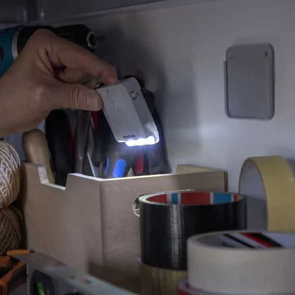 LED lempa su judesio jutikliu