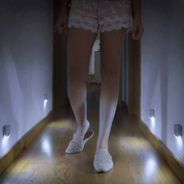 LED lempa su judesio jutikliu