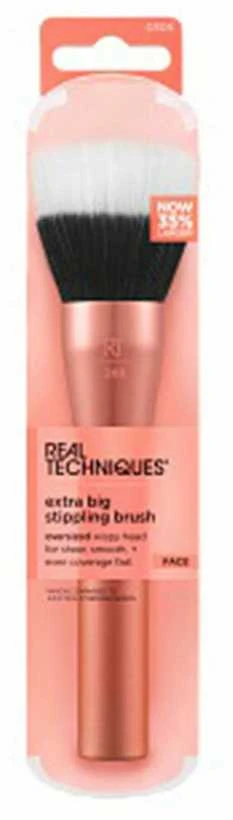 „Real Techniques“ susiduria su itin dideliais taškeliais