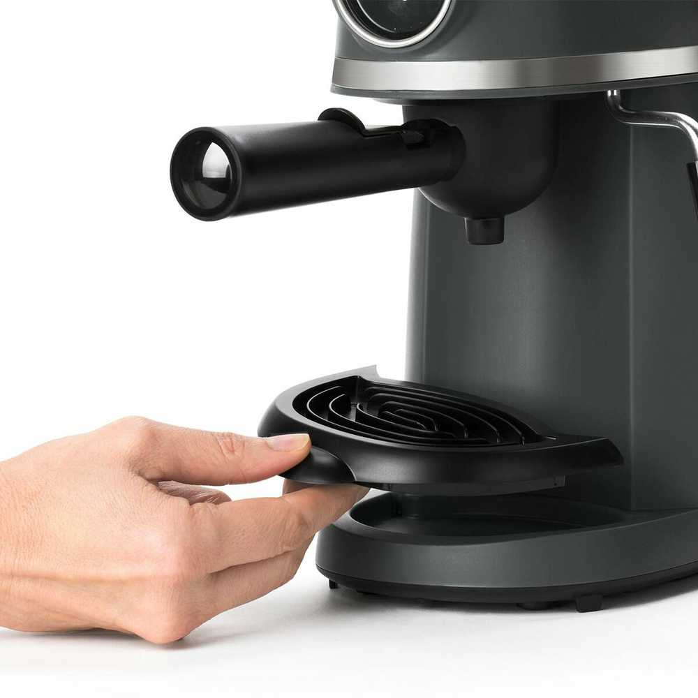 Kavos aparatas Black & Decker juodas+decker Hydro-pressure Juodas & Decker BXCO800E