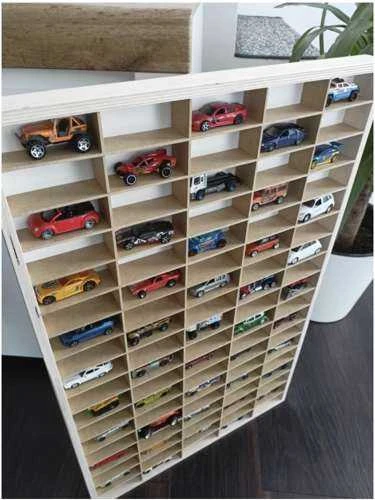 Medinis stovas automobiliams/spyruoklėms Kruzzel