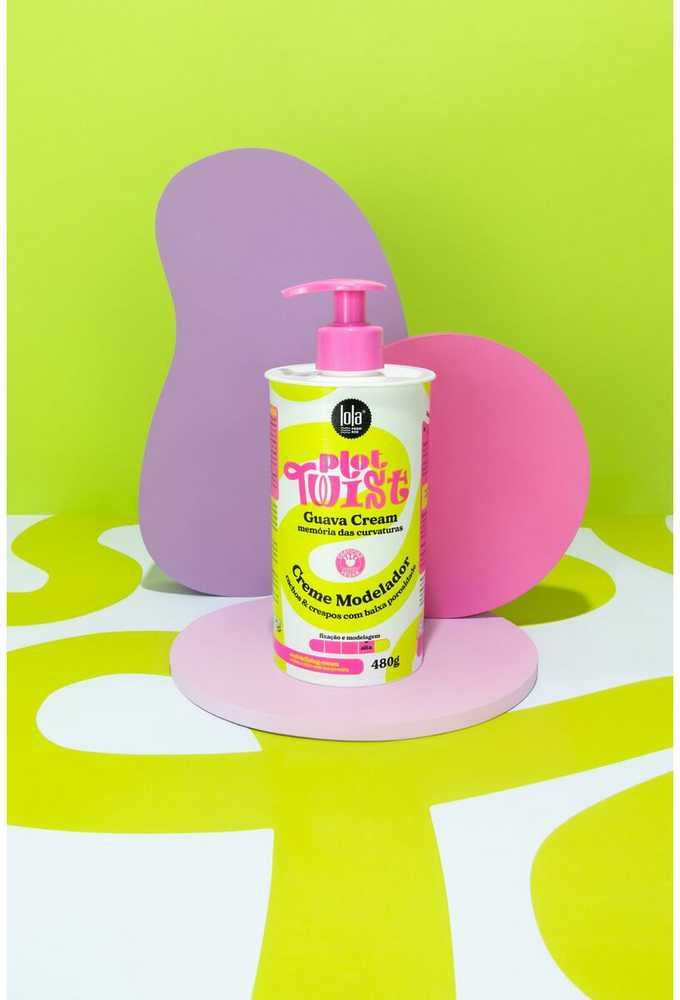 Lola From Rio Lola Cosmetics Plot Twist plaukų formavimo kremas, 480 g