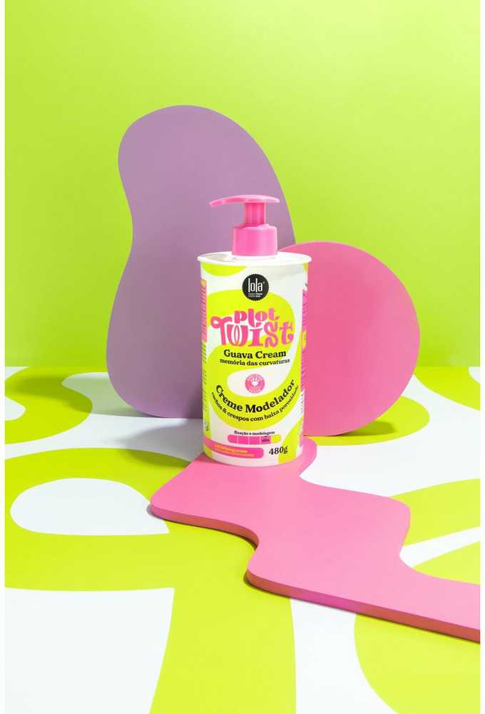 Lola From Rio Lola Cosmetics Plot Twist plaukų formavimo kremas, 480 g