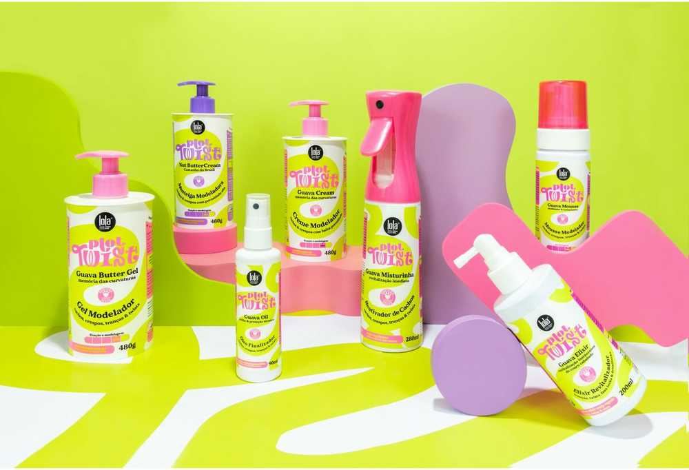 Lola From Rio Lola Cosmetics Plot Twist plaukų formavimo kremas, 480 g