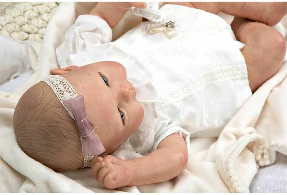 ARIAS Reborn lėlytė baltais rūbeliais, mergaitė, 45 cm