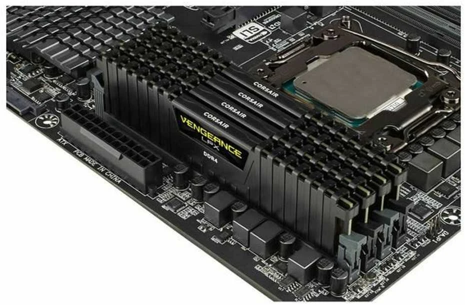 RAM CORSAIR DDR4 3600MHz 32GB 2x288 DIMM Unbuffered 18-22-22-42 Vengeance LPX juodas Šilumos skirstytuvas 1.35V XMP 2.0 skirtas AMD Ryzen