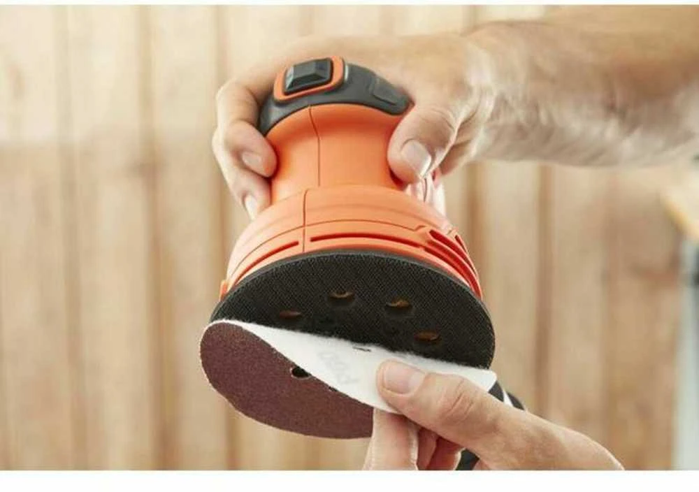 Black & Decker Juodas & Decker Ekscentrinis šlifuoklis Juodas & Decker BEW210-QS; 230 W