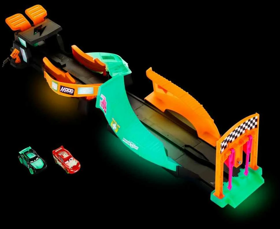 Mattel „Cars Night Race“ šviečianti trasa „HPD80“