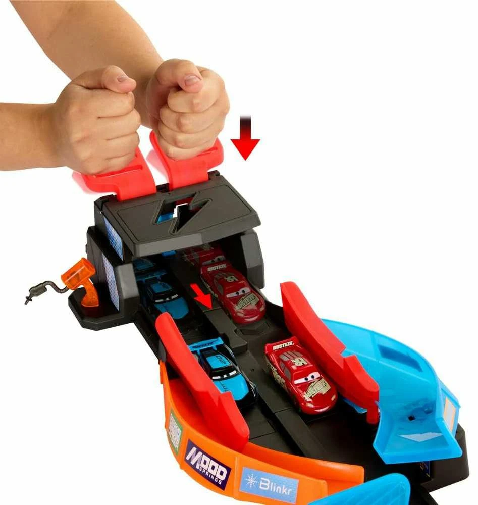 Mattel „Cars Night Race“ šviečianti trasa „HPD80“