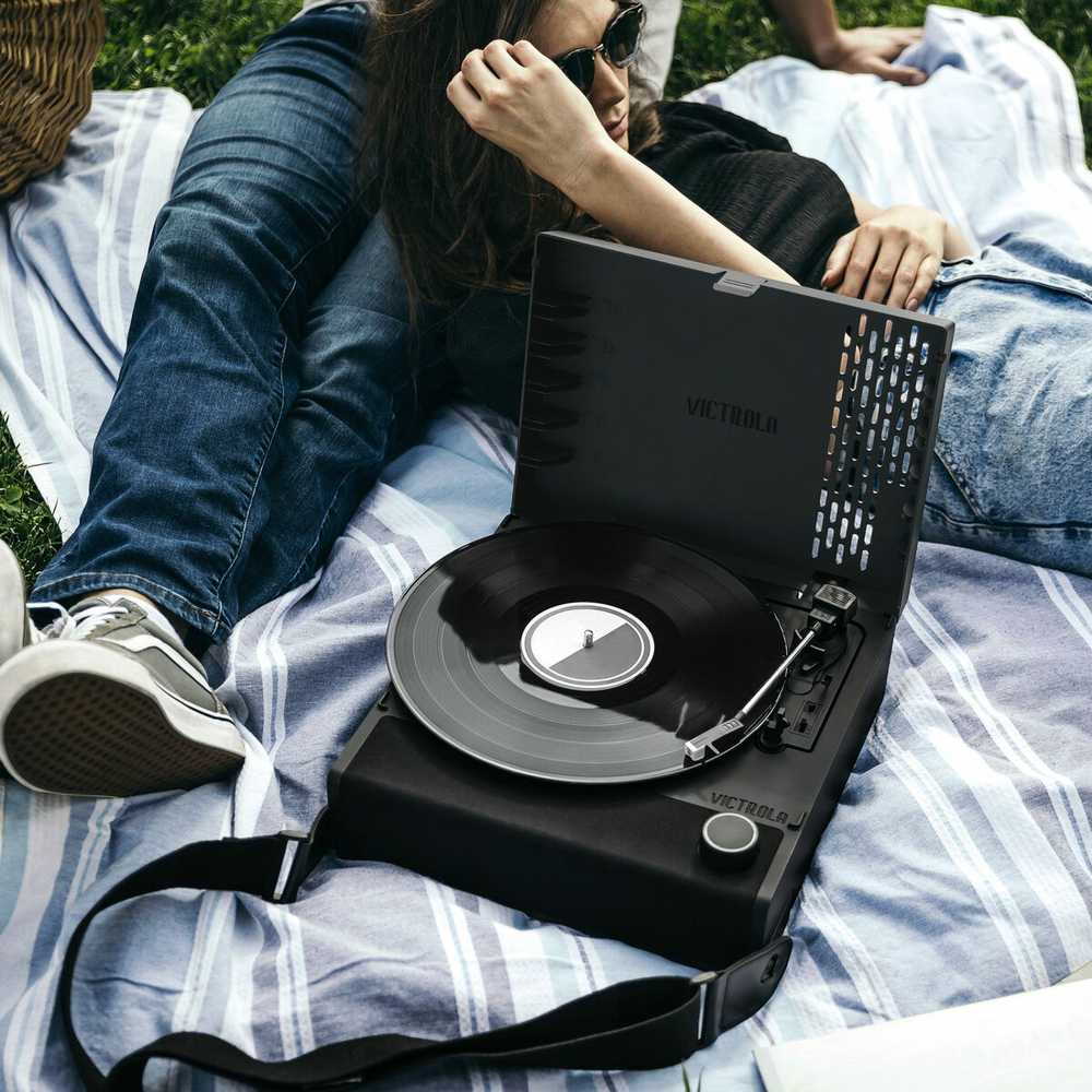 Victrola Revolution GO juodas