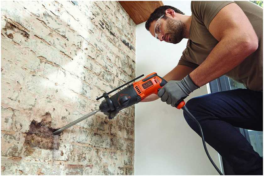 Black & Decker BD Perforatorius 650W KUFER
