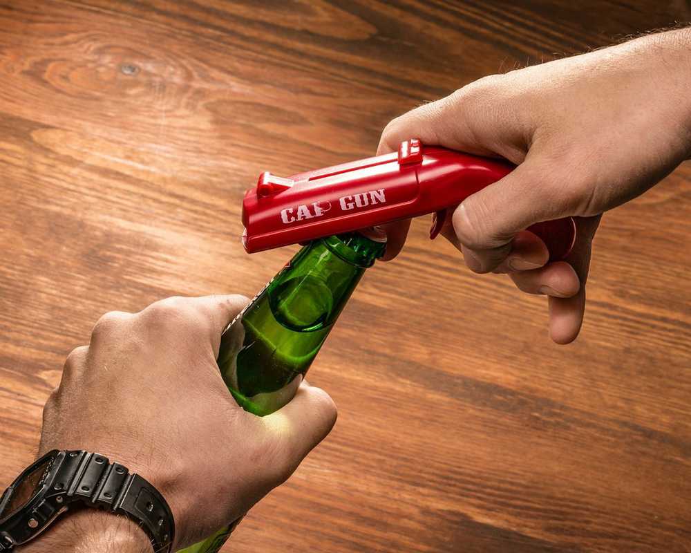 Pistoleto formos butelių atidarytuvas